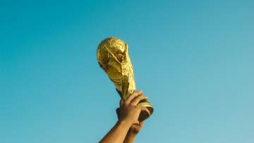 反转了！FIFA官方打脸"白菜价"传闻：央视买世界杯花了史上最高价（配图示意）
